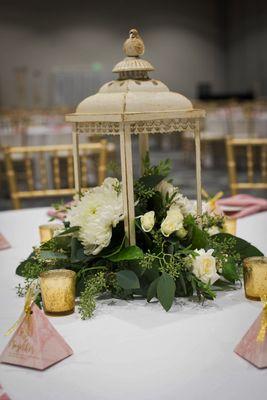 Trendy lantern centerpiece.