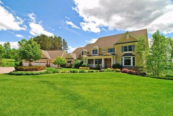 Tropical Lawn and Mulch