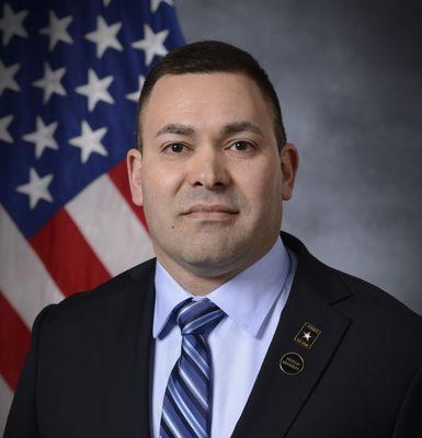 Army Retired Veteran, KY Realtor- Buyer, and Seller Agent. Agente de Bienes Raíces en Kentucky- Compra y Venta de casas