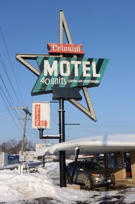 Colonial Lodge Motel