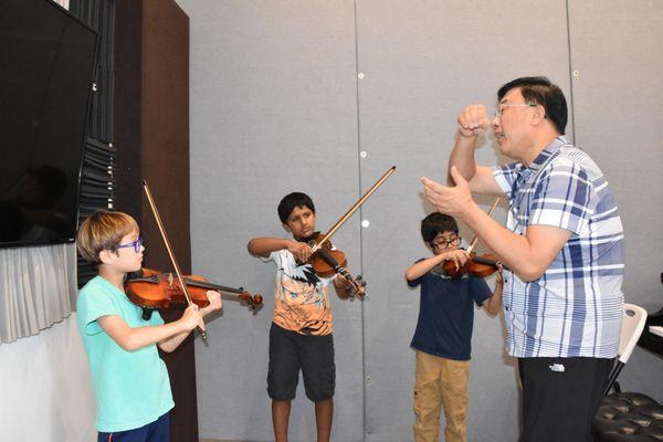 Mr. David Wang in his Suzuki violin class