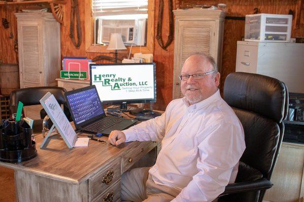 Henry Realty & Auction