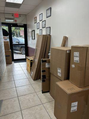 Nuestra oficina de recibo de paquetes, mailboxes. Casillero virtual