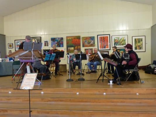 Smooth playing musicians