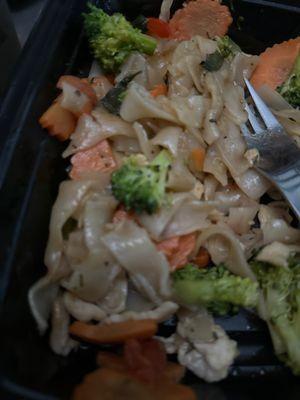 Drunken noodles, where's the basil, tomatoes, green pepper?