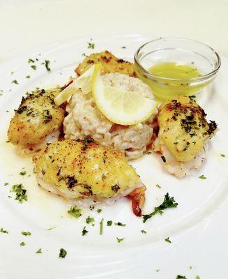 La Lanterna Cafe and Grill