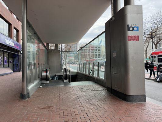 MUNI / BART Station - Civic Center