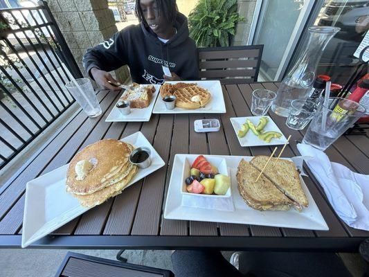 All the faves: pancakes, chicken & waffles, French toast. Breakfast sandwich w/ fruit