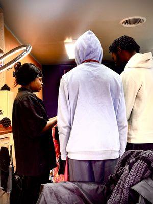 *18yr old Licensed
*5 Star Rating
*Upcoming Barber Teacher