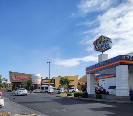 White Castle drive-thru 12p- 12a - 6/17/22