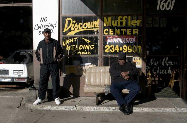 Discount Muffler sign painted by Jimmie Williams photo by JT Blatty jtblatty.com/archive-gal…
