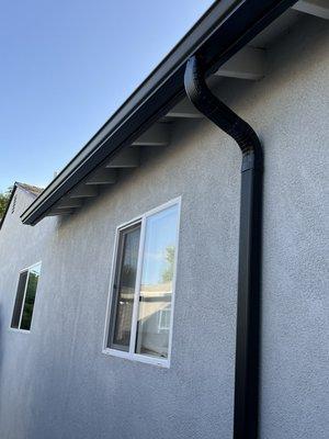 Black design 5 inch gutters (seemless)