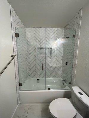 3/8" in line swinging enclosure on a tub