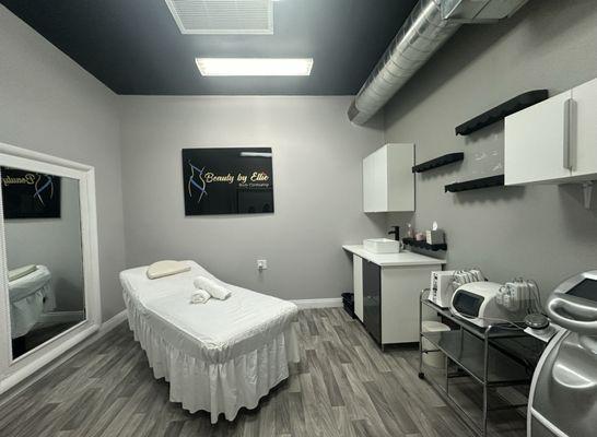 Beauty by Ellie Studio