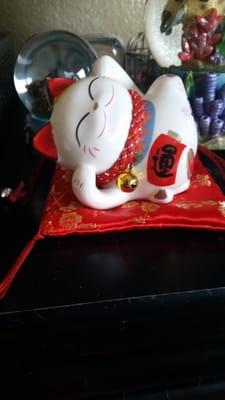 The cute little lucky cat piggy bank I got.
Love it!