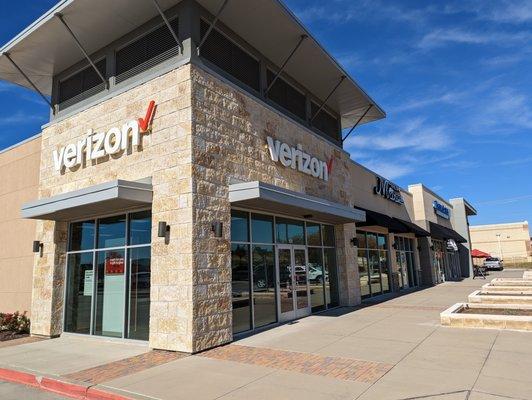 Verizon Authorized Retailer - R Wireless
2921 State Highway 121, Ste 100, Euless, TX 76039, United States