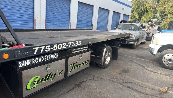 Gutty'z Towing