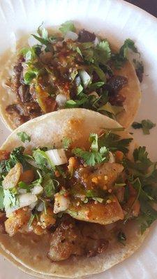 Asada and pollo tacos