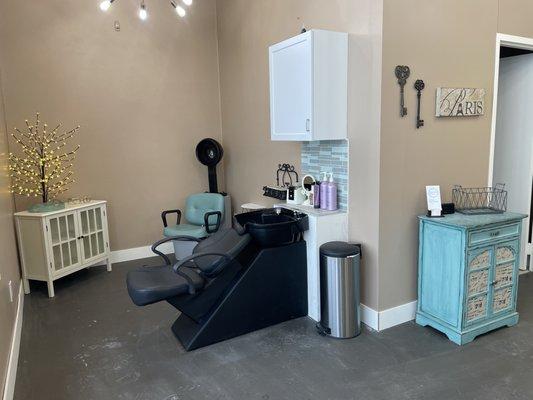 Salon de Beauté Shampoo area!