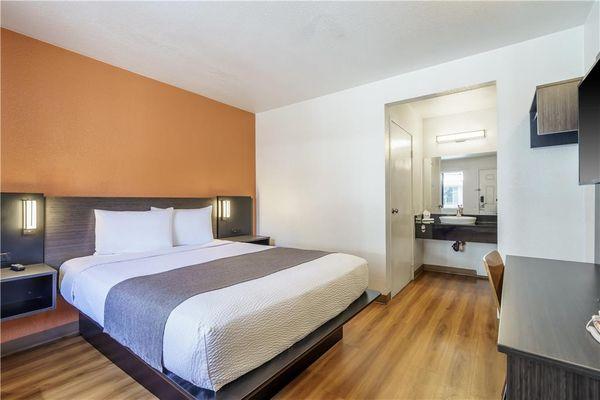 Motel Fremont CA queen bed