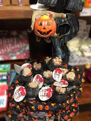 20% off on ALL Halloween bath bombs. (not to many left.)