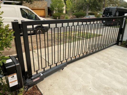 Swing gate with LA 500