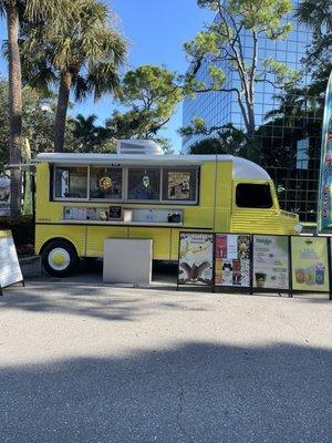 Maggie's Fresh Squeezed Lemonade