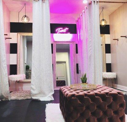 Relax and feel comfortable in our fitting lounge!