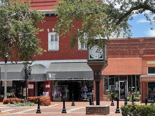 Magnolia Square Clock