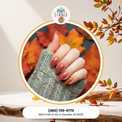 Falling leaves, cozy vibes, and stunning nails! What more could you want? Come visit our salon and get a stunning nail deisgn!