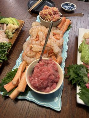 Argentine red shrimp which you can consume raw to our surprise! So delicious . Nakaochi, half of which I mixed up with takuan.