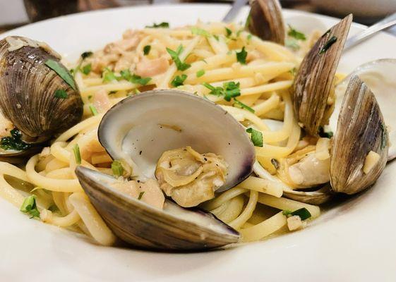 Linguine with White Clam Sauce