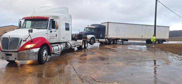 We provide top-notch Light, Medium, and Heavy Duty Towing, coupled with comprehensive 24/7 Roadside Assistance. Call today!