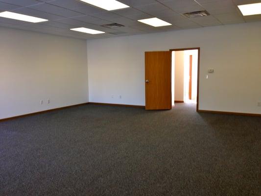 Standard 1250 sf rear space, perfect for cubicles or workstations