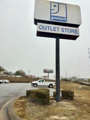 This was the true location we stopped by to make a few donations. This location does not accept donations. 12/28/24