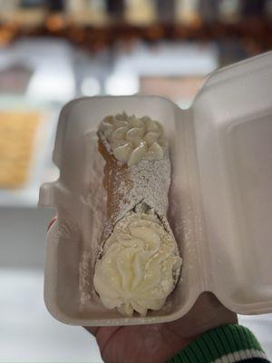 Traditional Cannoli