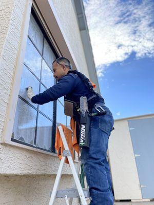 Raygoza SunScreen & Window Cleaning