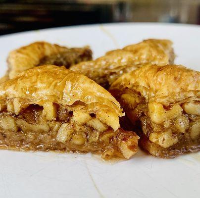 Leona Baklava