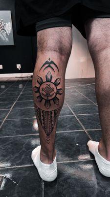 Custom freehand Filipino tribal tattoo done by resident artist @healoha_lokahistudios.