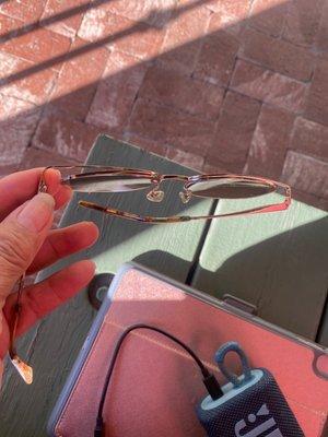 See it's detached from the lens they're defective the cheapest they could find!!!!!