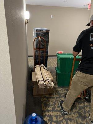 Dywer Hauling & Moving Services