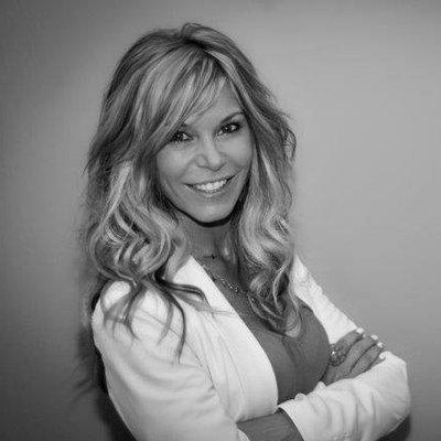 Nicole Grammer - aReal Estate Service Team