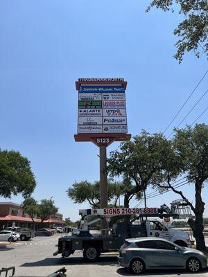 Tradesman North - Pylon Sign - Refurbishment