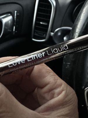 这家店买的21刀的眼线笔,用不到十次没水了,干干的,怀疑是货品积压太久,自然干了,商家还不换,以后还是少来这家吧,货走不快就要有问题