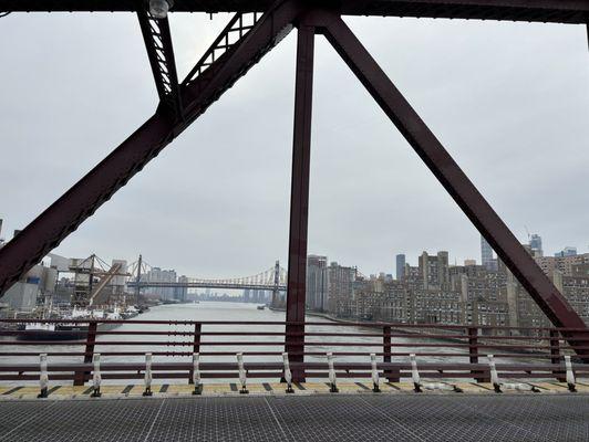 2/10/2024 on the roosevelt island bridge facing south