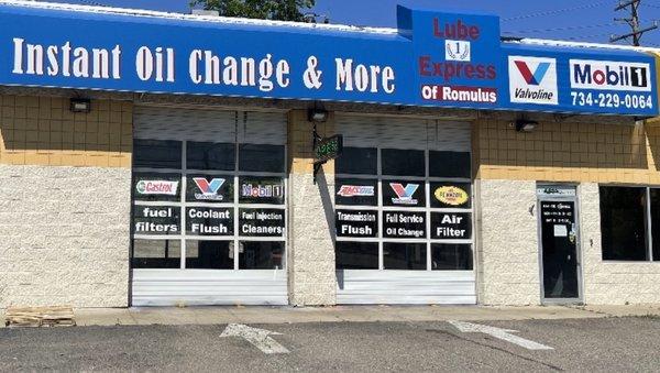 Under new management! Stop in and see us for your next oil change services! Appointments and walk-in are welcome!