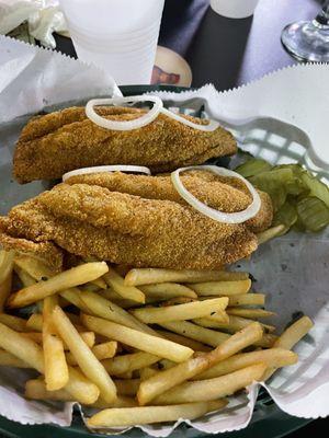 Holeshotz Bar & Grill