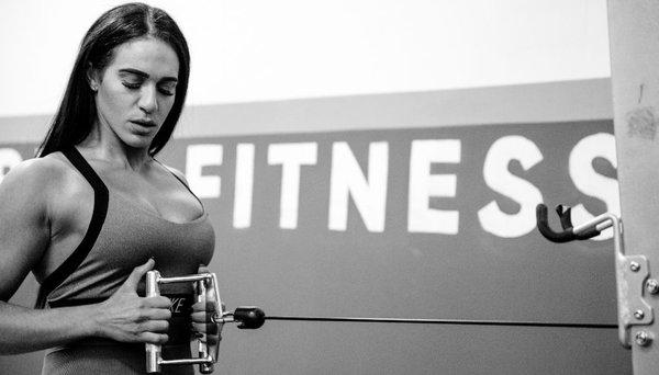 Annie getting her back workout in for the week. 2019 under way lets get those results