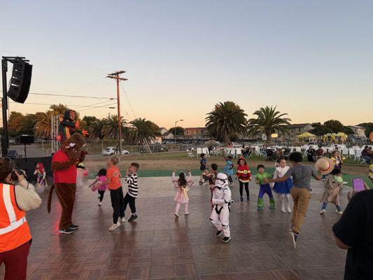 Trunk or Treat resident event 2025