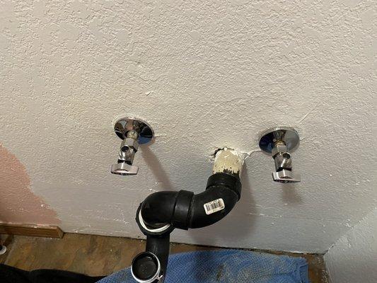 Don't mind the paint, had my water shut off valves replaced in both bathrooms quickly and cost-effectively.
